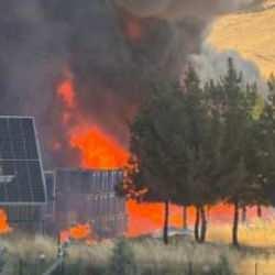 Batman'da meyve suyu fabrikasında yangın: Gökyüzü simsiyah oldu