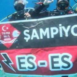 Efsane takımın şampiyonluğunu deniz altında kutladılar