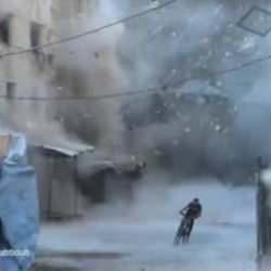 Gazze'de kan donduran anlar! Bisikletiyle giderken gökten ölüm yağdı