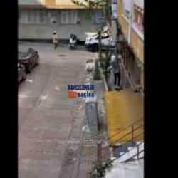 İstanbul'da ilginç görüntü: Yaşlı kadın evine böyle tırmanıyor