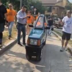 İtalyan bir otomobil tamircisi dünyanın en dar arabasını üretti