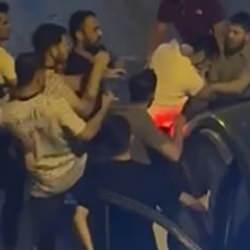 İzmir sokakları ringe d&ouml;nd&uuml;! Hem d&ouml;vd&uuml; hem kameraya aldı