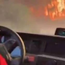 İzmir yangınında korku dolu anlar: Ekipler alevlerin arasında kaldı