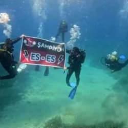 Şampiyonluğu denizin 26 metre altında kutladılar