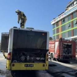 Sultangazi'de yangın paniği: İETT otobüsü alev aldı