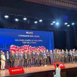 &Uuml;lke TV 9. Spor&Spor &Ouml;d&uuml;l Gecesi'nde T&uuml;rk sporunun devleri &ouml;d&uuml;llerini aldı