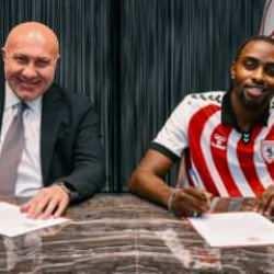 Süper Lig ekibi yeni transferine kavuştu! Resmi imza atıldı