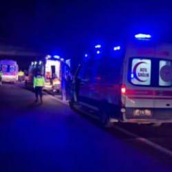 Anadolu Otoyolu'nda feci kaza! Tır, minibüse arkadan çarptı: 7 yaralı