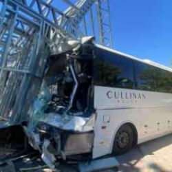 Antalya'da 3 araç birbirine girdi! Ortalık savaş alanına döndü: 21 yaralı