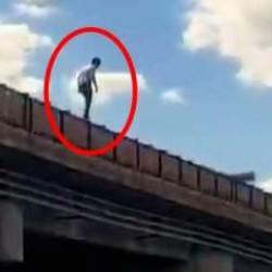 Arkadaşlarıyla iddiaya girdi! Köprüden atladı, kayboldu