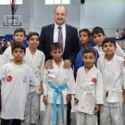 Başkan Mehmet Kasım Gülpınar'dan çocuklara teknoloji uyarısı