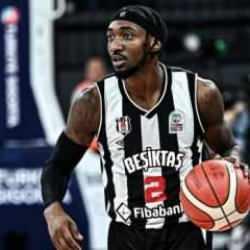 Beşiktaş, takımın yıldızını kadroda tutuyor! Yeni teklifi kabul etti