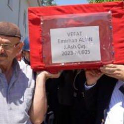 Bir babanın en ağır yükü! Oğlunun tabutunu gözyaşlarıyla omuzladı