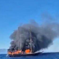 Bodrum'da tekne yangını! Turistler ve m&uuml;rettebat tahliye edildi