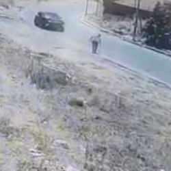 Büyükçekmece’de feci kaza! 15 yaşındaki sürücü son sürat geldi, yayaya çarptı