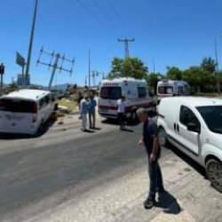 Fethiye'de minibüs ve hafif ticari araç çarpıştı: 12 yaralı