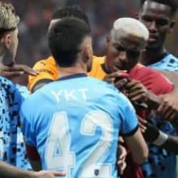 Galatasaray 'yarışı bırakmam' dedi: 'Osimhen savaşı' kızıştı