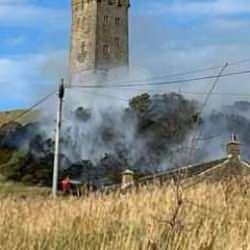 İngiltere'de Castle Hill Tepesi’nde yangın