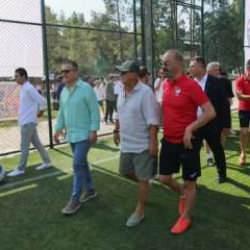 İstanbul'da şöhreti bırakıp Ege'ye taşındı, amatör takım kurdu: Yıldızlar açılışa katıldı