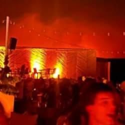 İzmir yandı, Çeşme coştu! Yangın ortasında pes dedirten görüntü