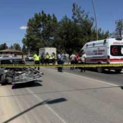 Kamyonetle otomobil çarpıştı: 15 yaşındaki çocuk öldü