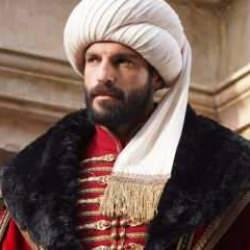 Mehmed Fetihler Sultanı'nın yıldızı Serkan &Ccedil;ayoğlu, &Ouml;ng&ouml;r&uuml;'yle resmen el sıkıştı!