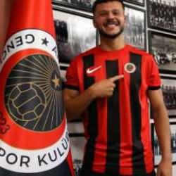 Süper Lig'in yeni ekibinden savunmaya takviye
