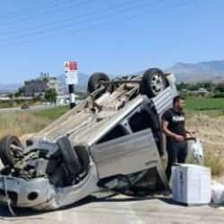 Takla atarak sürüklenen araçtan mucize kurtuluş! Feci kaza kamerada
