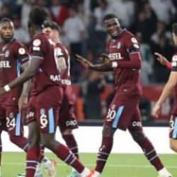 Trabzonspor forvet transferini bitirdi: Havalimanına iniş saati duyuruldu