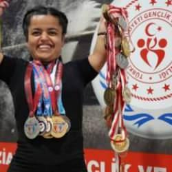 35 kiloluk bu sporcu 12 yılda 92 madalya kazandı: Hayali Los Angeles