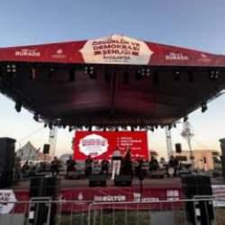 İBB'de hüsran! Hazırlık günlerce sürdü! Sadece birkaç sandalye doldu!