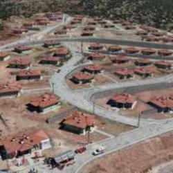 Depremzedelerin acılarını biraz olsun dindiren gelişme: Villa tipi evler teslim edildi