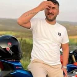 Bariyerlere çarpan motosiklet sürücüsü öldü