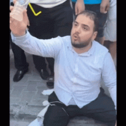 Camide müezzine bıçaklı saldırı!