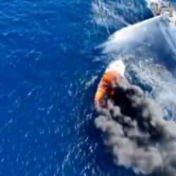 Çeşme'de motoryat alev alev yandı, kullanılamaz hale geldi