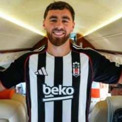 Formayı giydi taraftarı coşturdu! Orkun Kökçü, İstanbul'a geliyor! Anlamlı saatte imza...