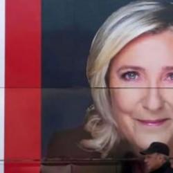 Fransa'da ana muhalefet partisi Ulusal Birlik'e yolsuzluk baskını!