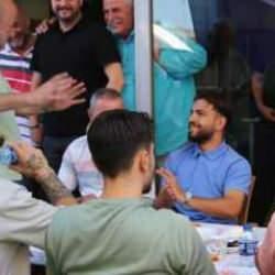 Futbolcular şehrin esnaflarıyla kahvaltı yaptı