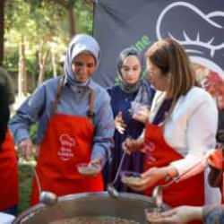 KADEM’den Şehzade Camii’nde 1500 kişilik aşure ikramı