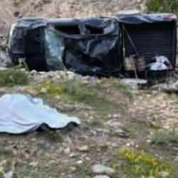 Kamyonet şarampole devrildi: 1 ölü, 5 yaralı