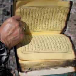 Kül olan evlerinden tek yanmayan: Kur'an-ı Kerim