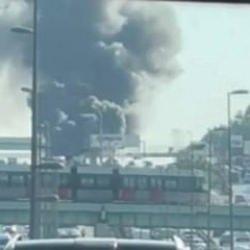 Merter-İncirli hattında metrobüs alev alev yandı: Korkunç görüntüler kamerada!