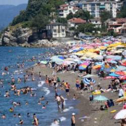 Metropol şehirlerin tam ortasında! Sonsuz plajıyla tatilcileri bekliyor