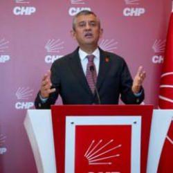 Özgür Özel bina okur, döner döner yine okur!