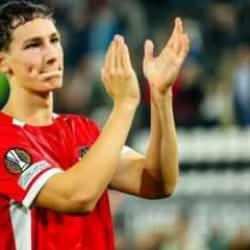 Şampiyon takım efsane futbolcusunun oğlunu kadrosuna kattı!