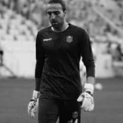 Zor günler geçiren kulüpten vefa örneği! Hayatını kaybeden futbolcusunun ailesini unutmadı
