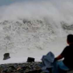Tayvan'daki tayfun binlerce insanı evinden etti