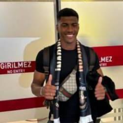 Trabzonspor'un 3. transferi şehre geldi! Fatih Tekke'ye övgü