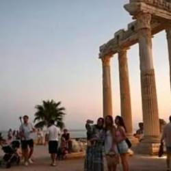Antalya'ya 1 günde 102 bin 6 yabancı turist geldi!