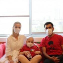 Büyük fedakarlık: Oğlunun kanser olduğunu öğrenince kendi tedavisini yarıda bıraktı!